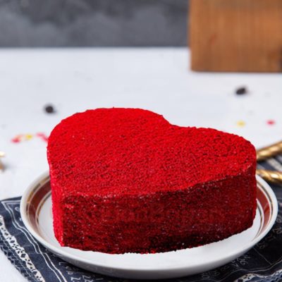 classic red heart valentines cake