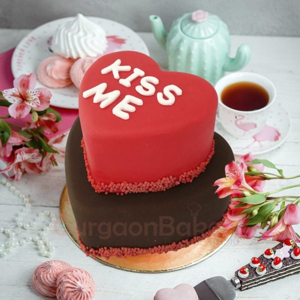 kiss me my love cake