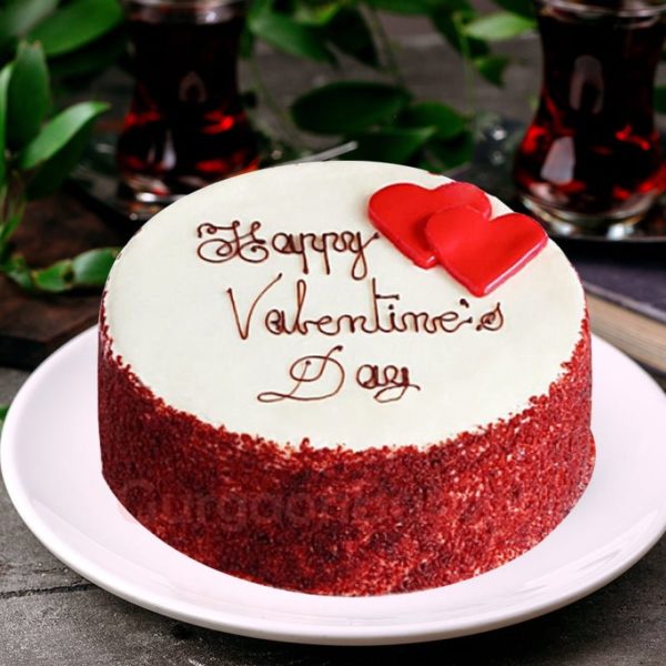 red velvet vs white chocolate heart cake