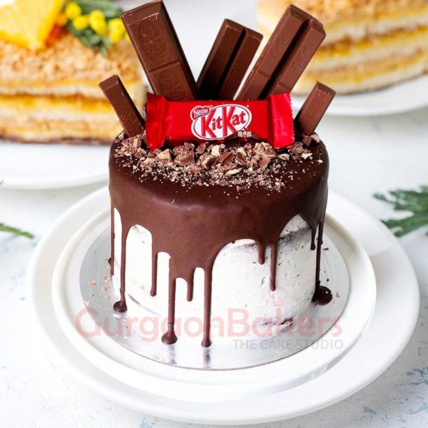 kitkat chocolate drip cake
