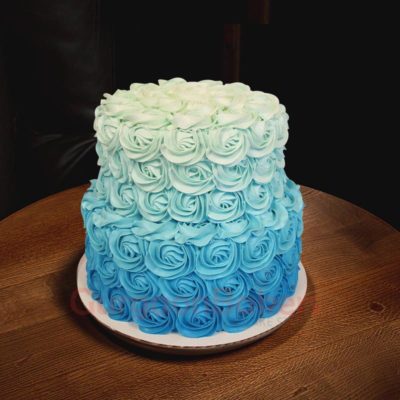 blue-anniversary-cake-with-flowers