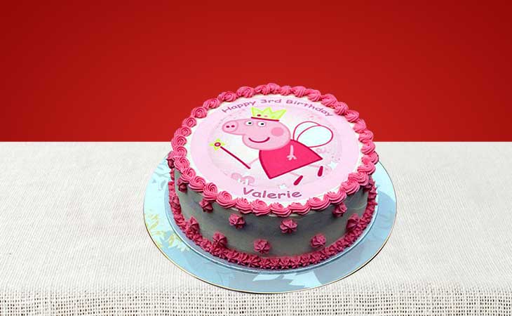 Peppa Pig birthday cake | GastroGiddy