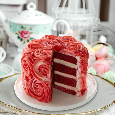 red velvet rose cake1
