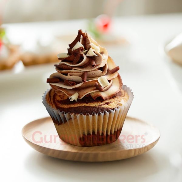 Chocolate and Vanilla Cupcakes