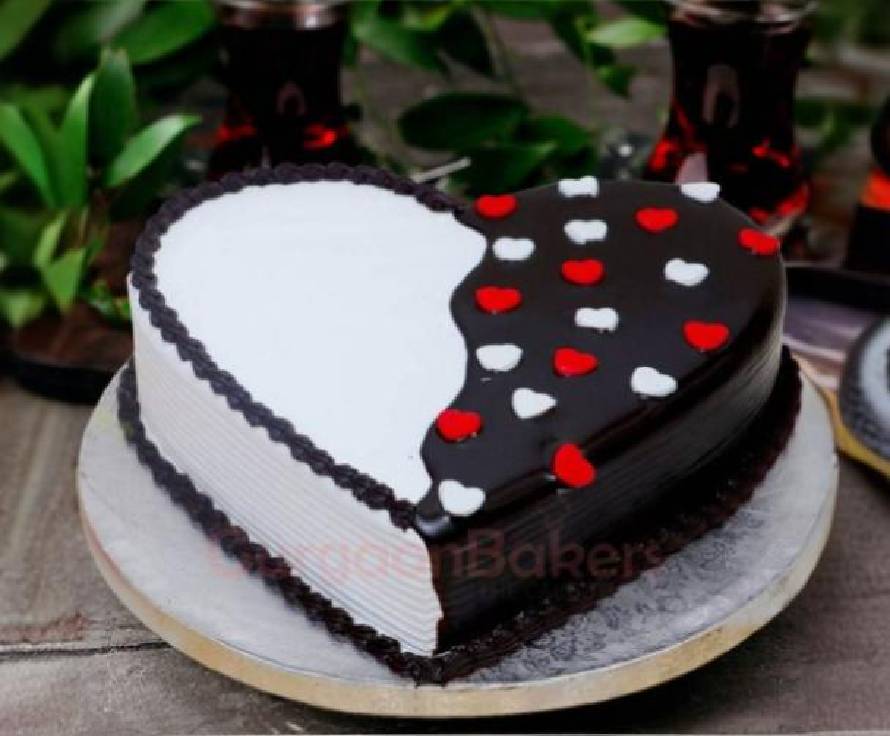 black-and-white-love-cake