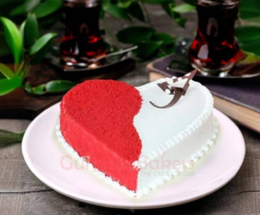 classic-red-velvet-heart-cake