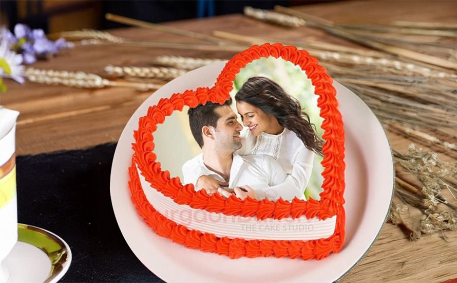The Art of Custom Edible Photo Cakes: How the Leading Online Cake Store is Transforming Celebrations in Gurgaon love-in-heart-shape