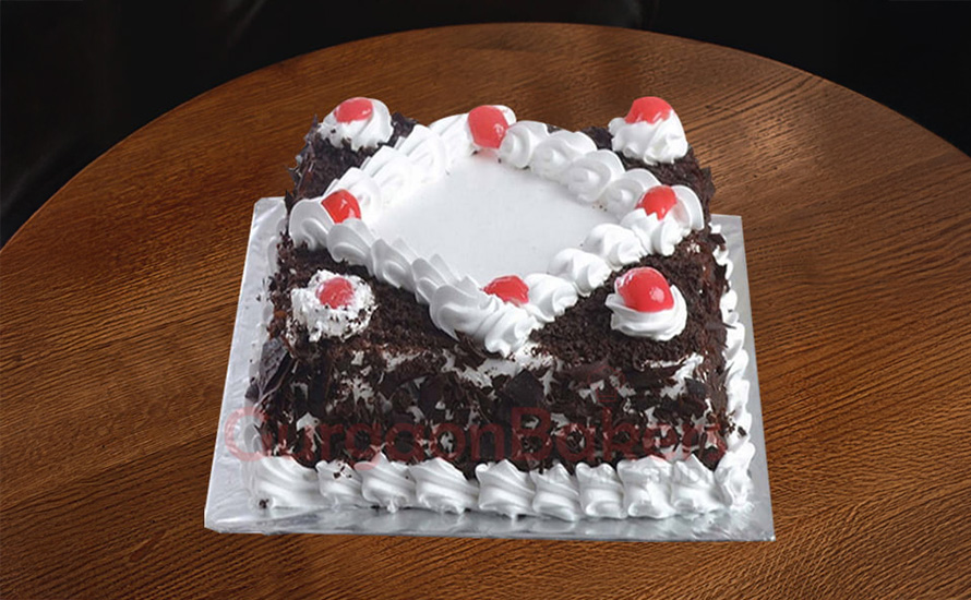 5 Easy Piping Tips + How to Use Them eggless-black-forest-beauty
