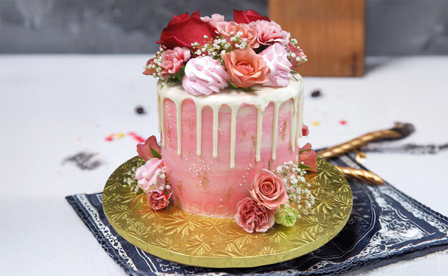 5 Easy Piping Tips + How to Use Them icing-flower-anniversary-cake