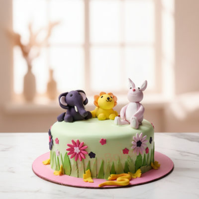 Small jungle cake featuring cute animal toppers